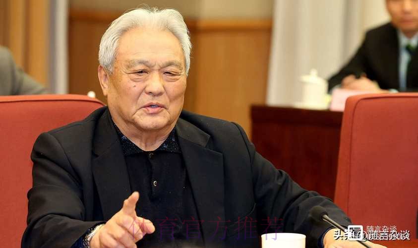 年维泗、容志行获亚足联“金星奖”